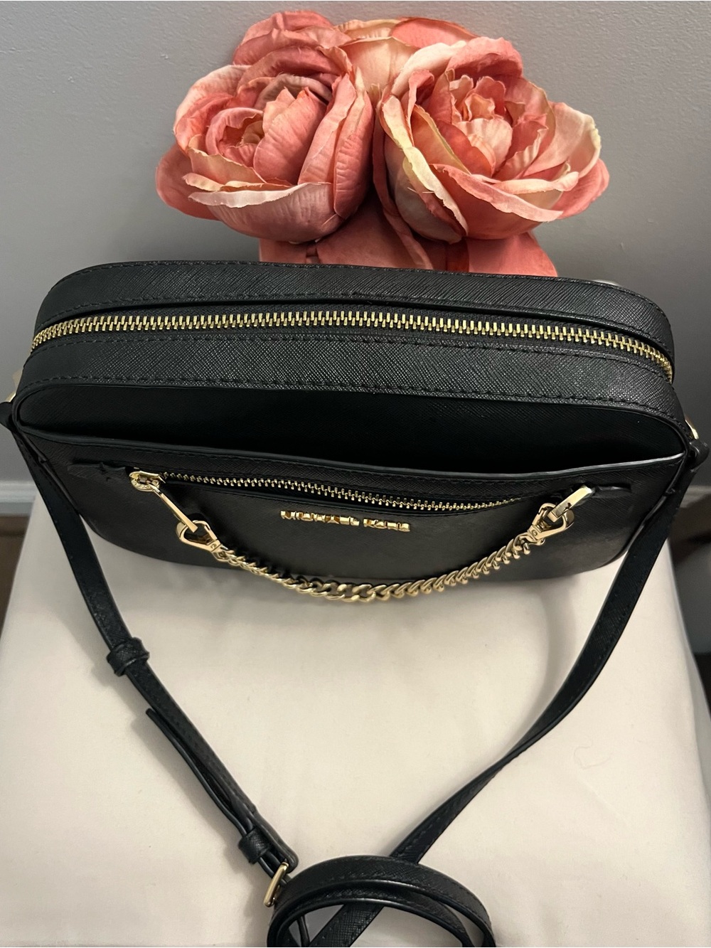 Jet Set Large Saffiano Leather Crossbody
Bag in Black With Gold Hardware. NWOT. - Picture 4 of 8